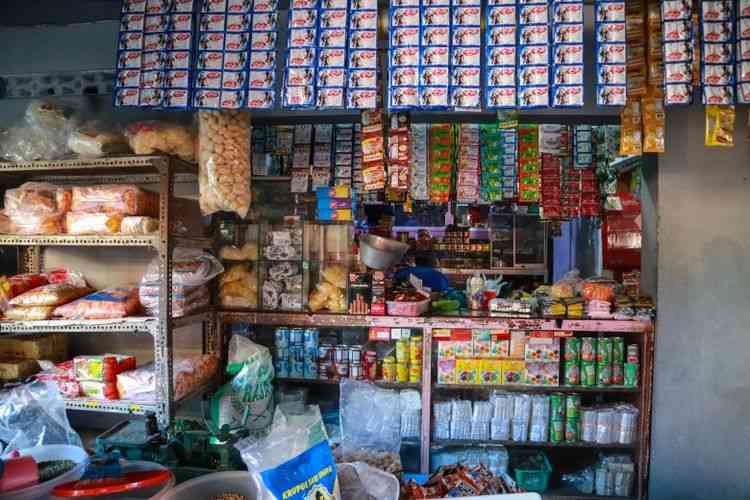 Rasa Hangat di Setiap Sudut Warung Bu Minah